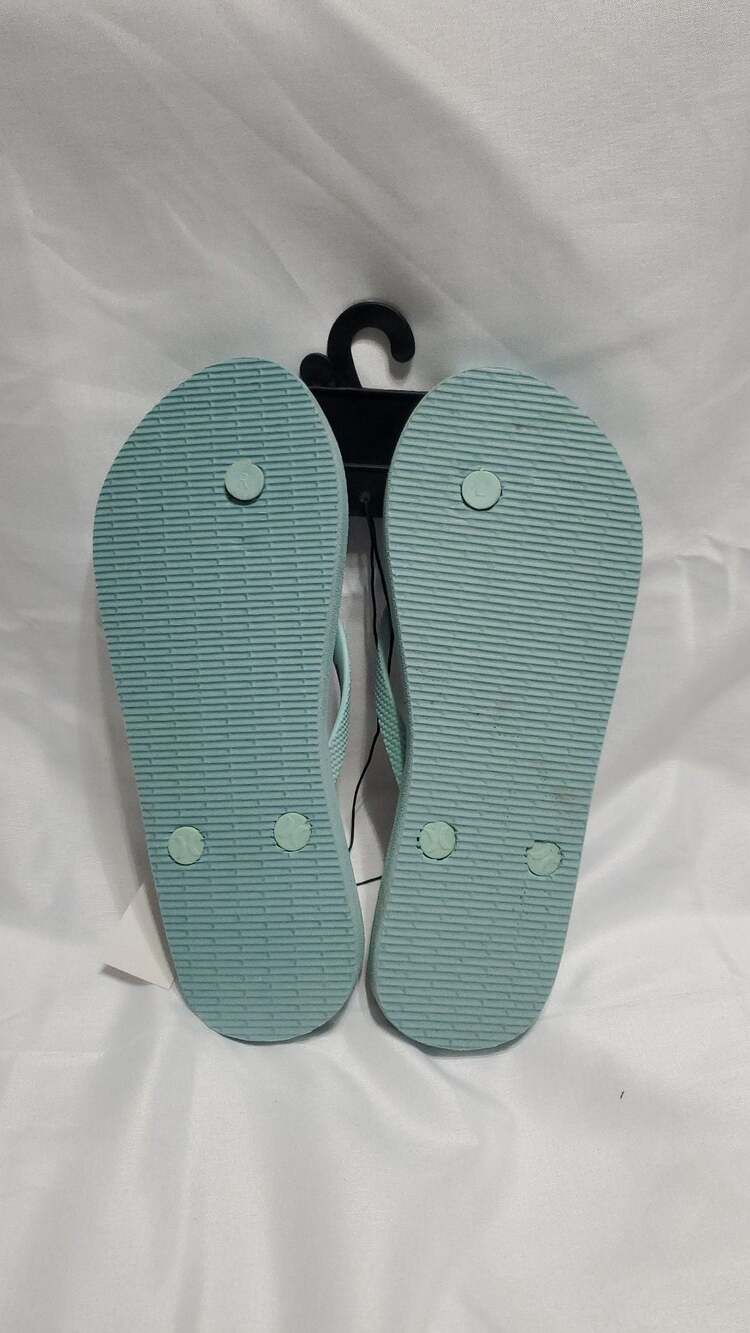 Hurley Women's Tropical Strawberry Print Flip Flops Size 6M - Picture 2 of 4
